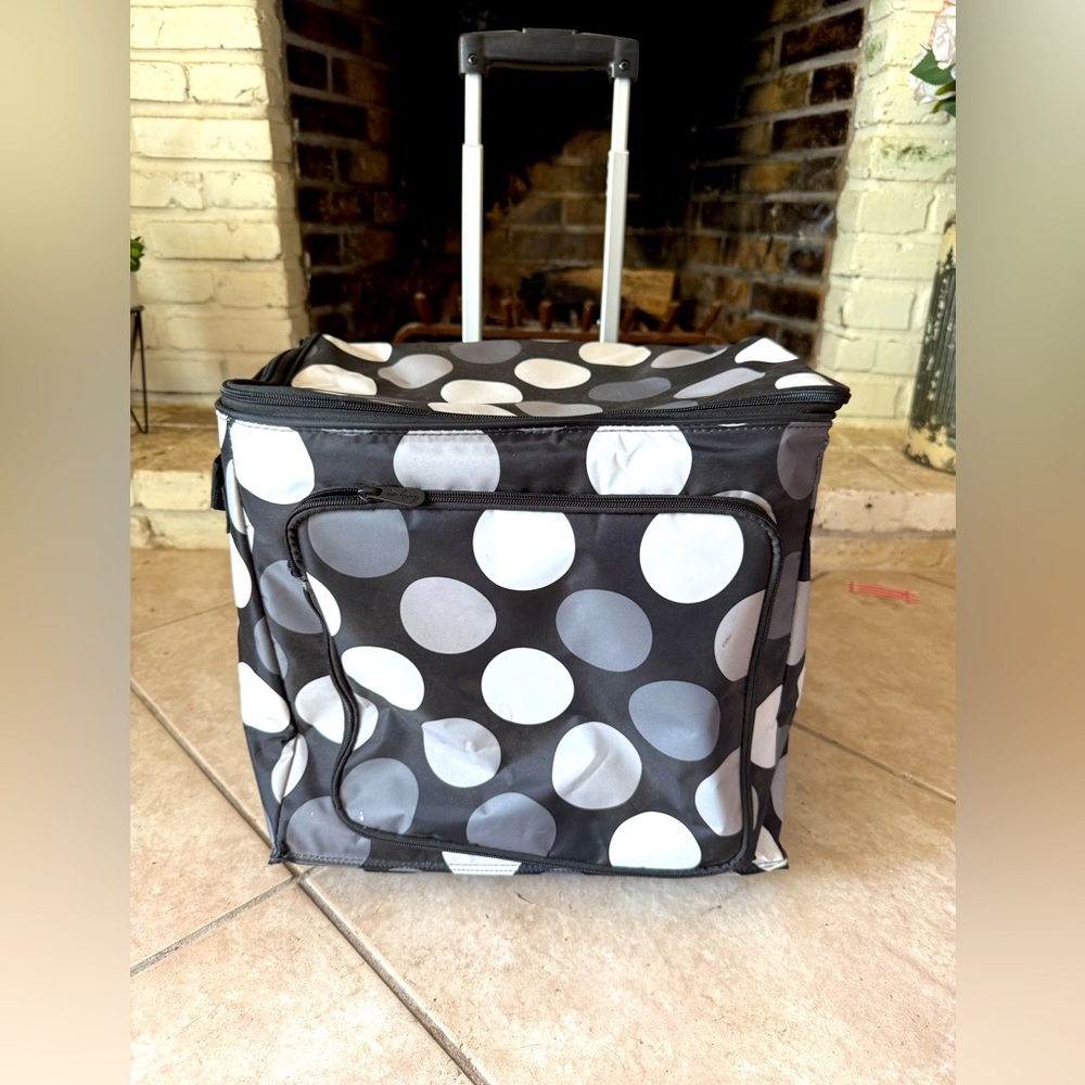 Thirty One Rolling Soft Cooler Wheeled Collapsible Handle Tailgate / Got Dots